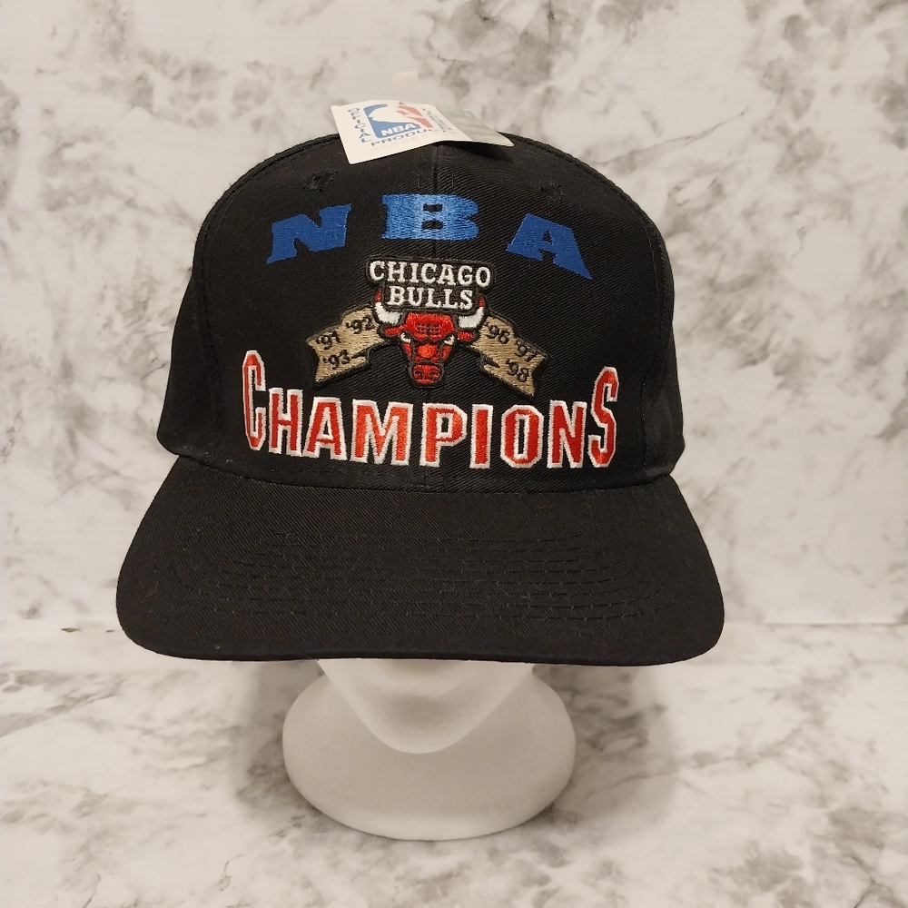 🆕️brand new with tags vintage Chicago bulls 6 peat snapback